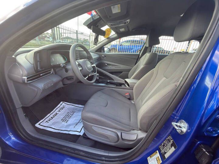 2025 Hyundai Elantra Image 9