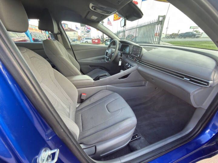 2025 Hyundai Elantra Image 10
