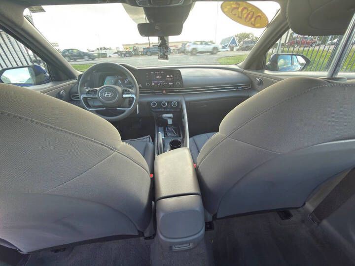 2025 Hyundai Elantra Image 11