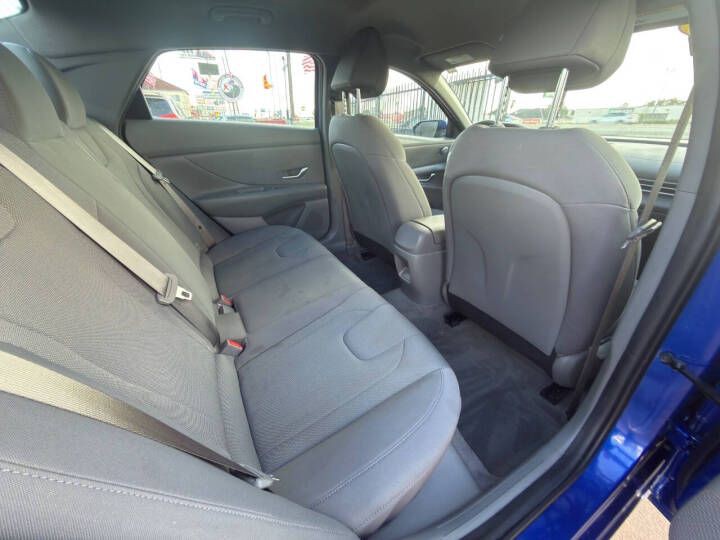 2025 Hyundai Elantra Image 12