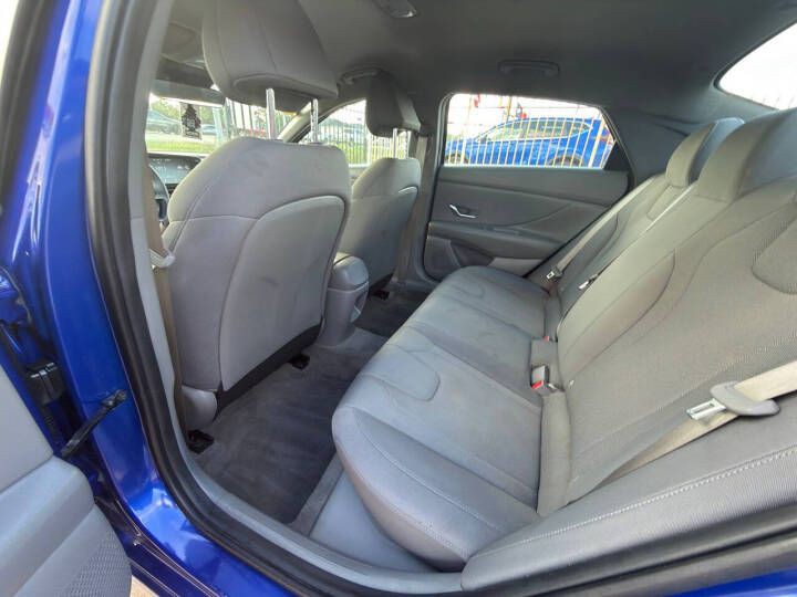2025 Hyundai Elantra Image 13