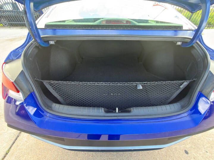 2025 Hyundai Elantra Image 15