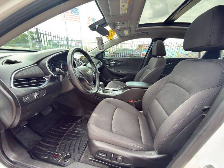 2018 Chevrolet Malibu Image 9