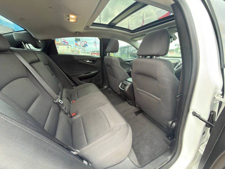2018 Chevrolet Malibu Image 12