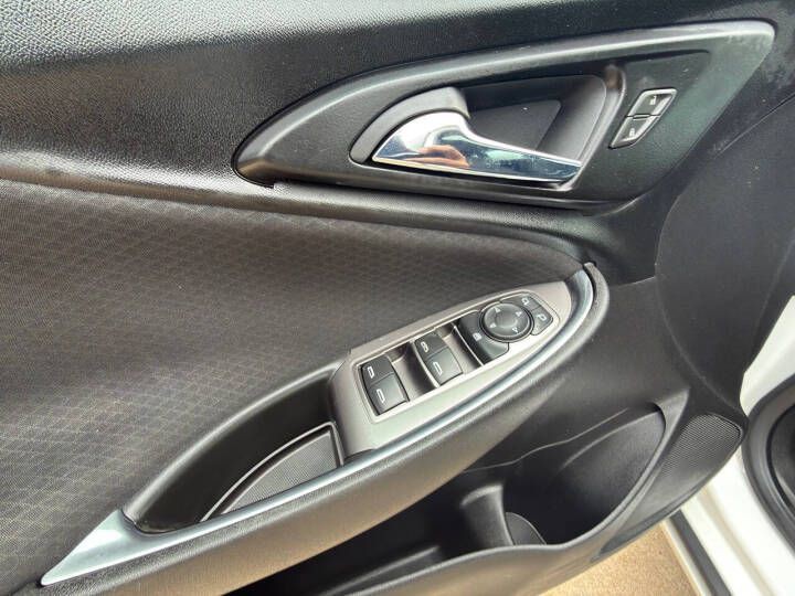 2018 Chevrolet Malibu Image 14