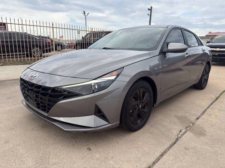 2022 Hyundai Elantra Image 2