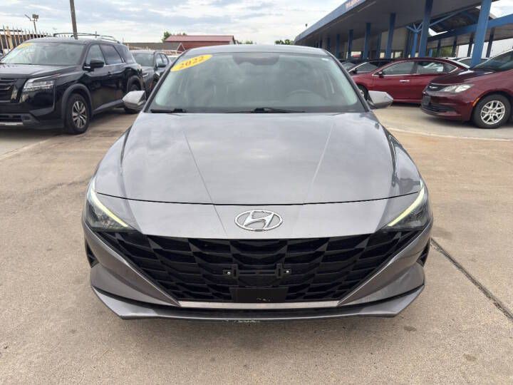 2022 Hyundai Elantra Image 3