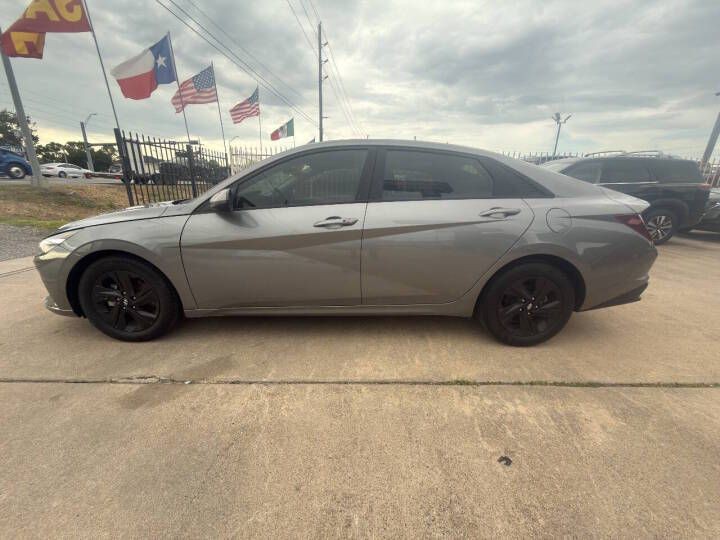 2022 Hyundai Elantra Image 4