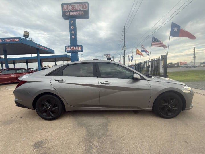 2022 Hyundai Elantra Image 5