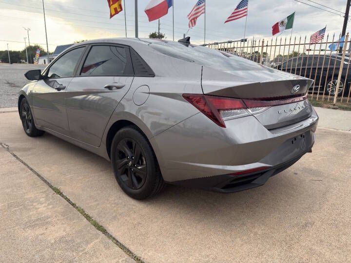 2022 Hyundai Elantra Image 7