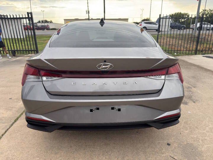 2022 Hyundai Elantra Image 8