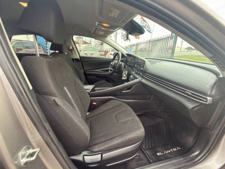 2022 Hyundai Elantra Image 10