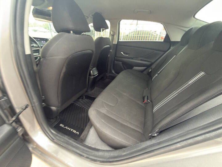 2022 Hyundai Elantra Image 11