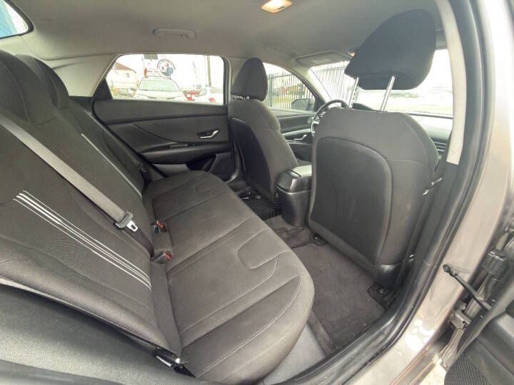 2022 Hyundai Elantra Image 12