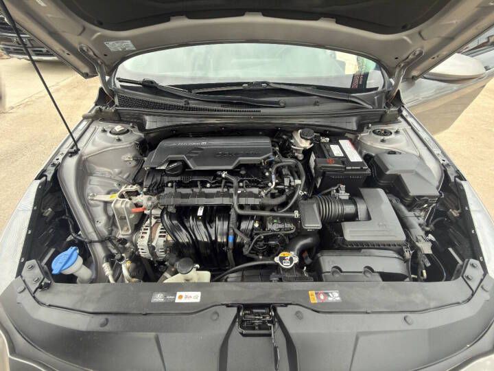 2022 Hyundai Elantra Image 15