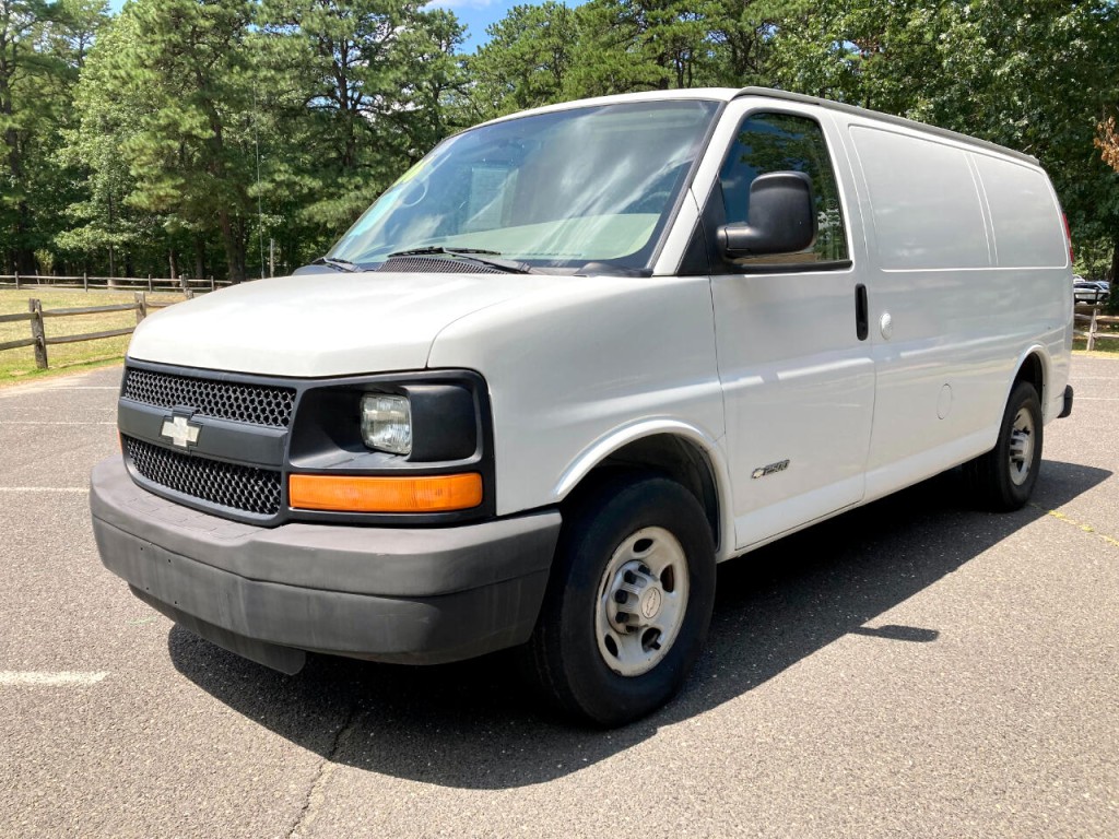 2006 Chevrolet Express Image 3