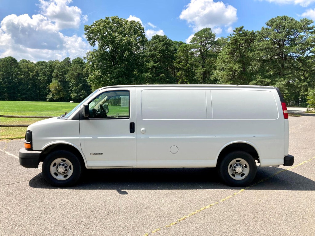 2006 Chevrolet Express Image 4