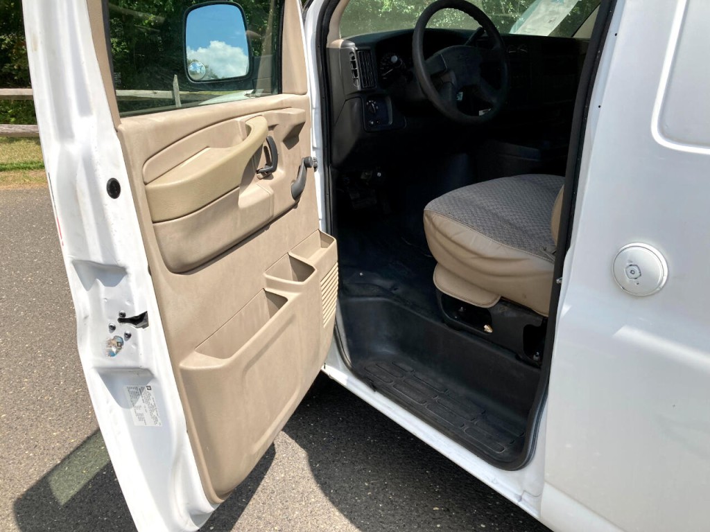 2006 Chevrolet Express Image 11