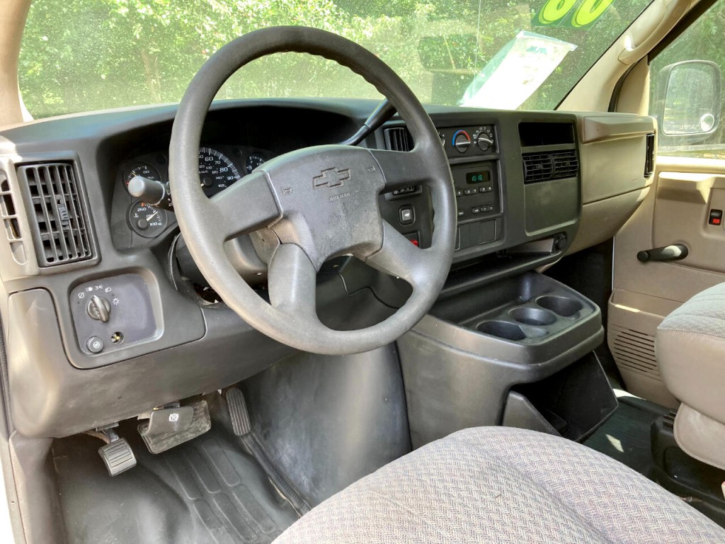 2006 Chevrolet Express Image 13