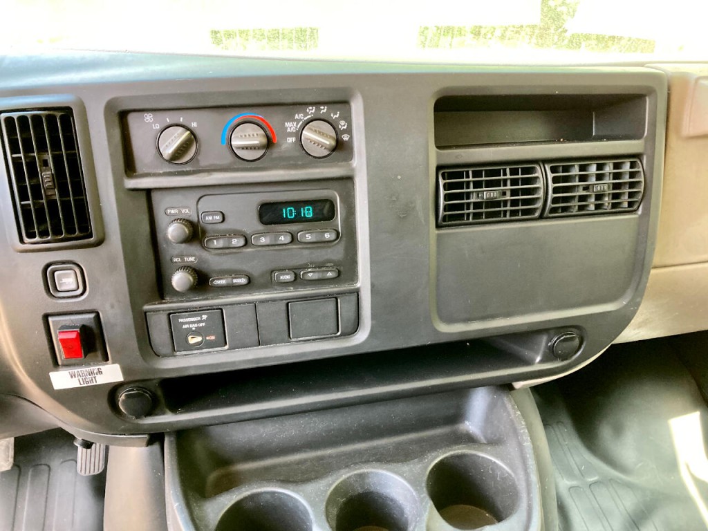 2006 Chevrolet Express Image 17