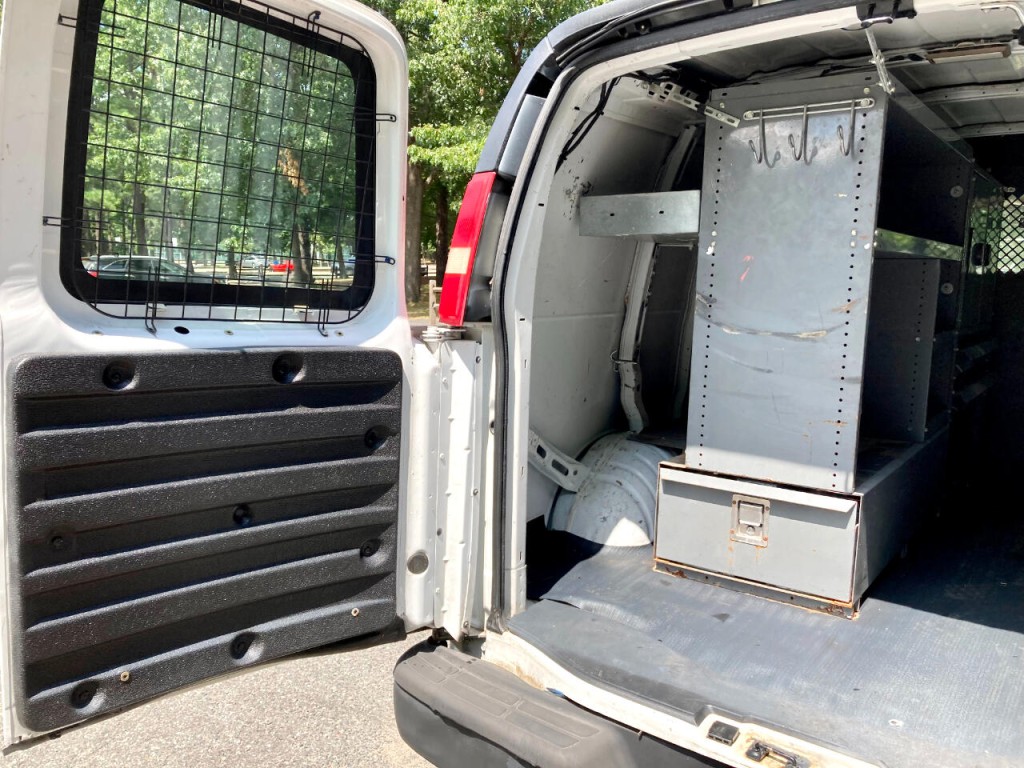 2006 Chevrolet Express Image 21