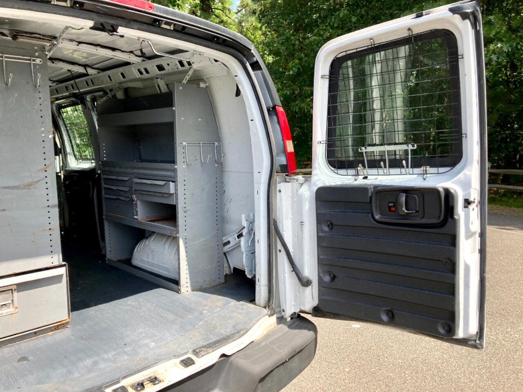 2006 Chevrolet Express Image 23
