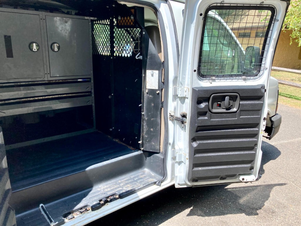 2006 Chevrolet Express Image 25