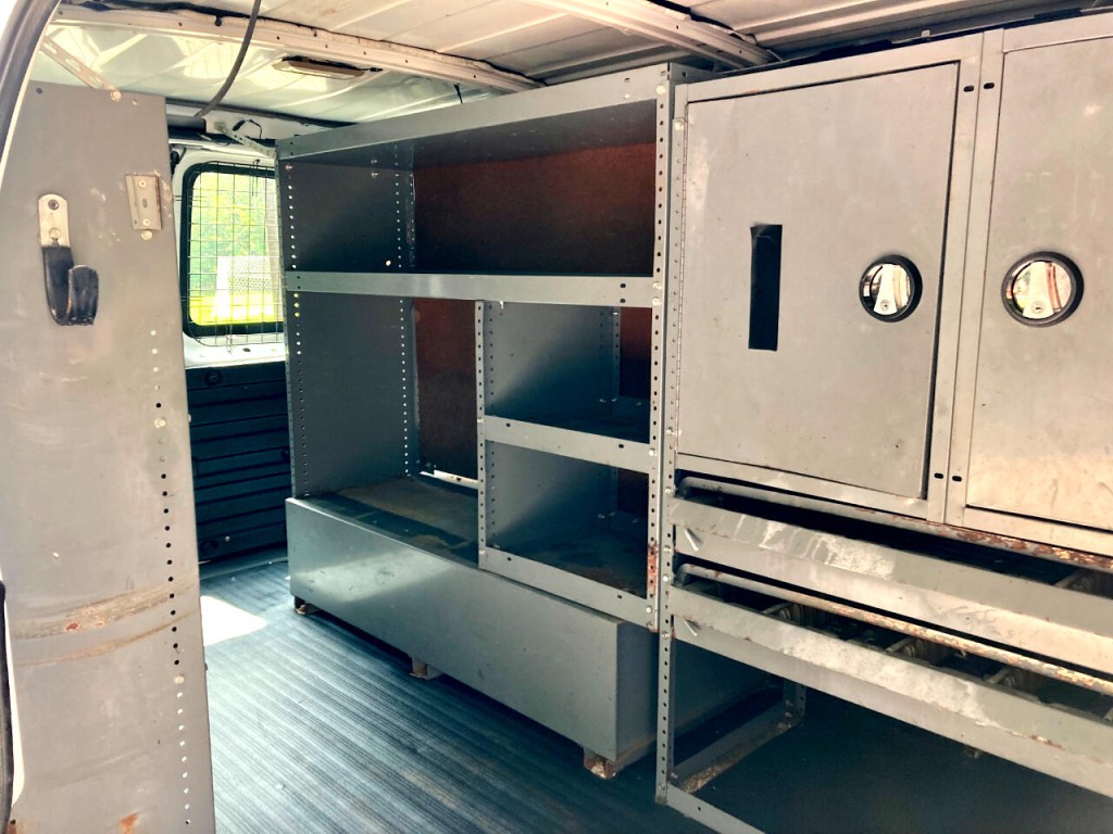 2006 Chevrolet Express Image 27