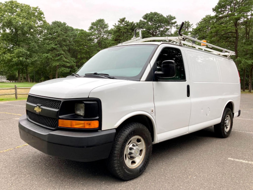 2012 Chevrolet Express Image 3