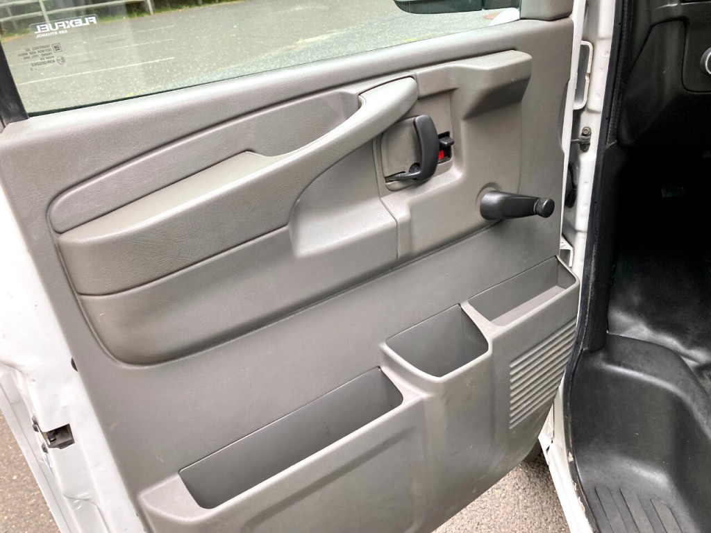 2012 Chevrolet Express Image 18