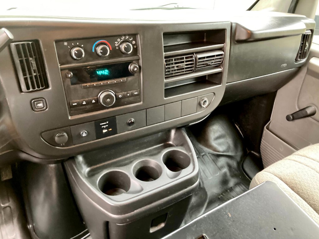 2012 Chevrolet Express Image 23