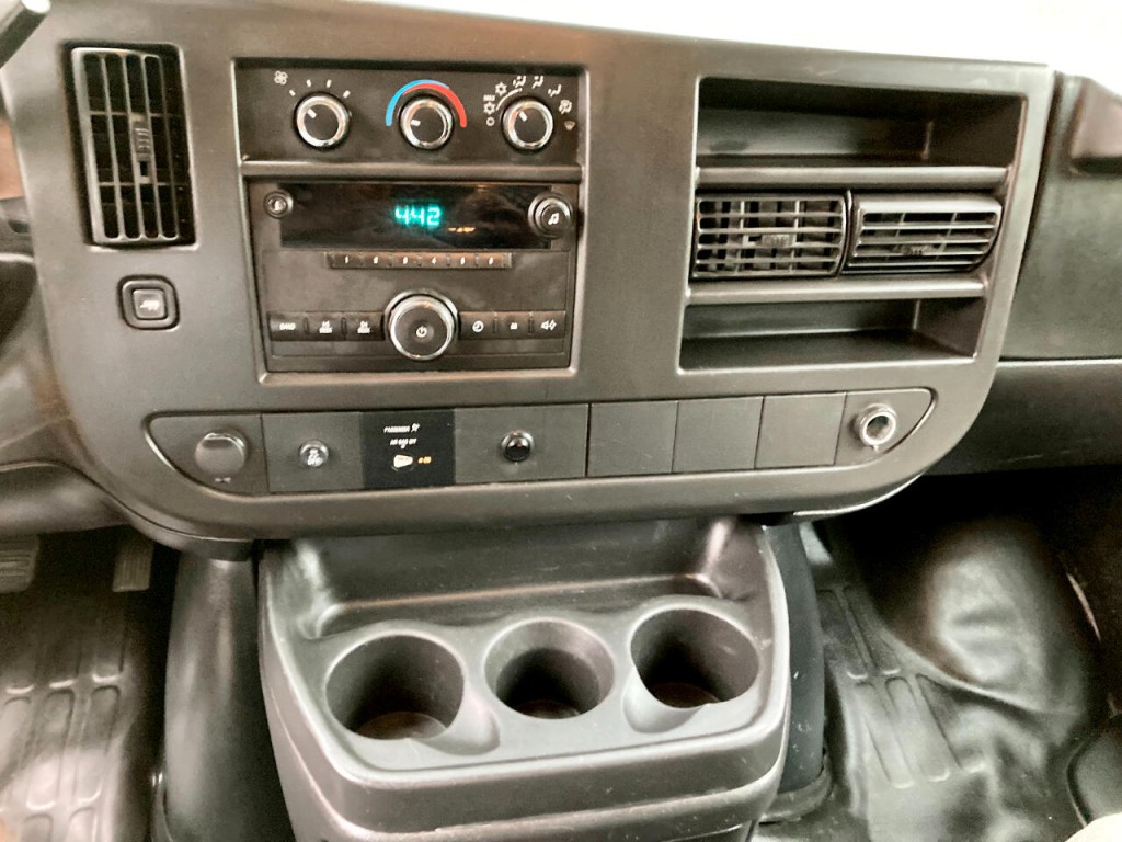 2012 Chevrolet Express Image 24