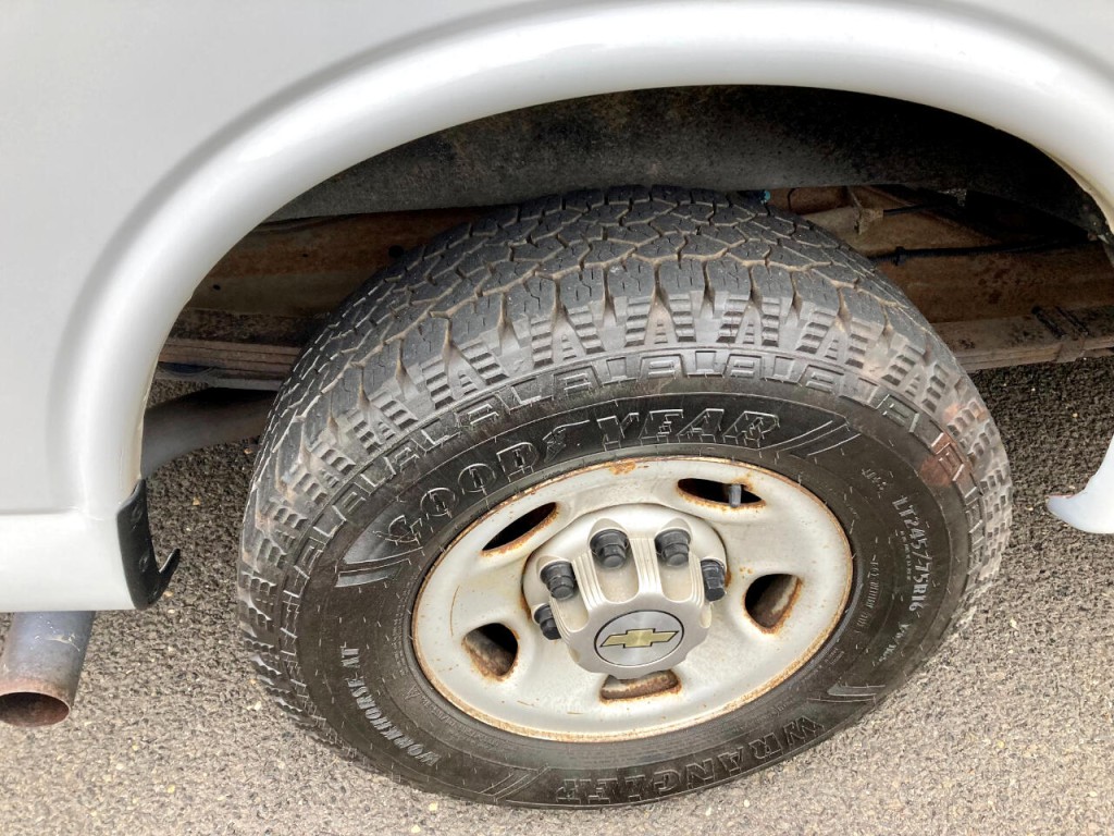 2012 Chevrolet Express Image 30
