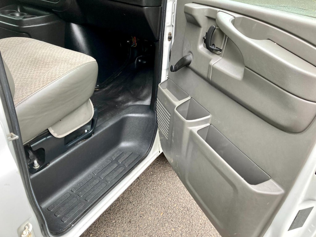 2012 Chevrolet Express Image 37