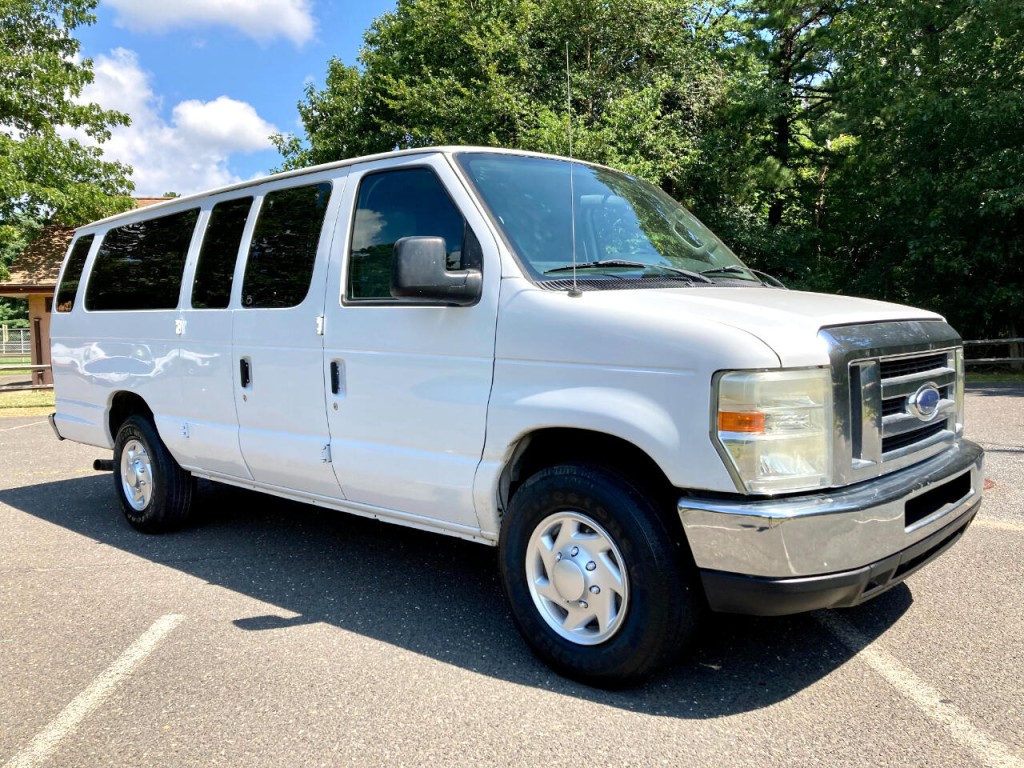 2013 Ford Econoline Image 9