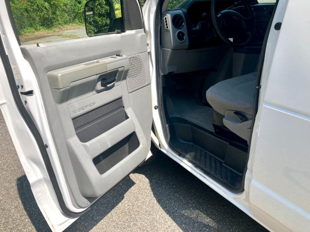 2013 Ford Econoline Image 12