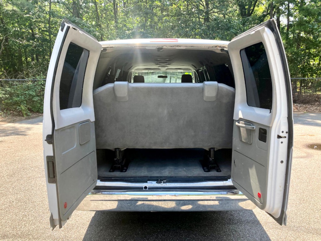 2013 Ford Econoline Image 28