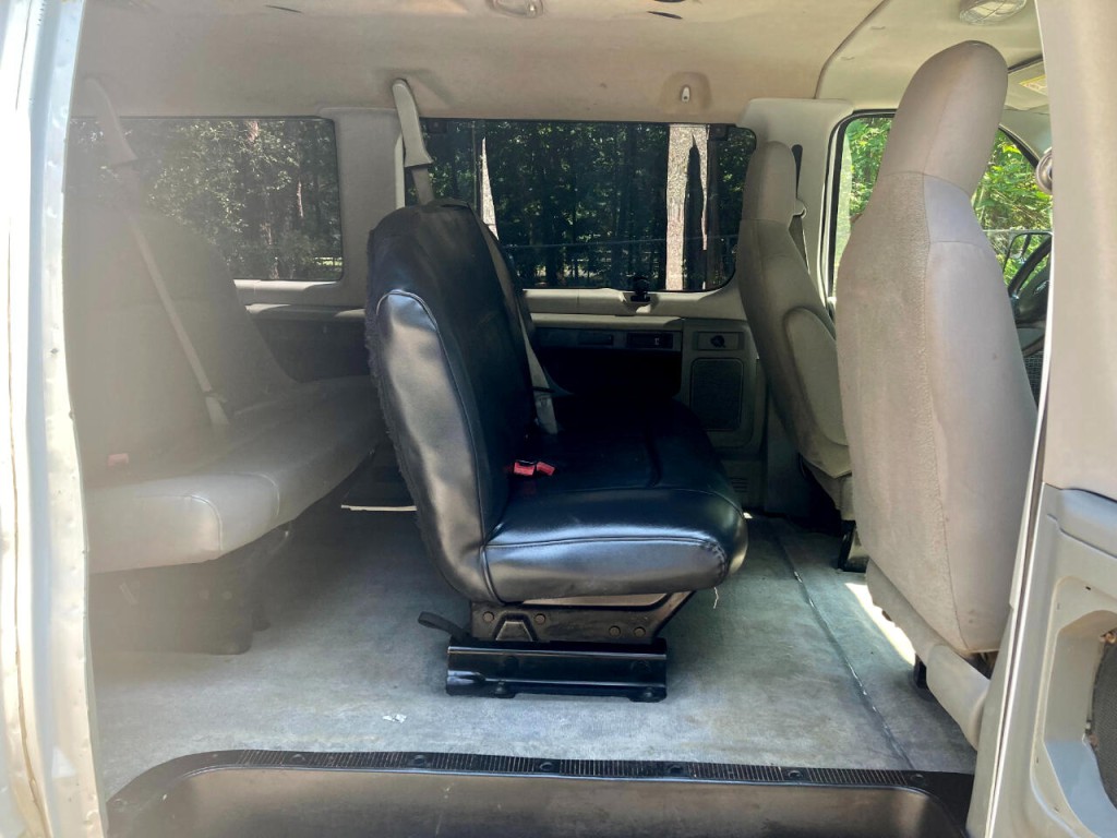 2013 Ford Econoline Image 35