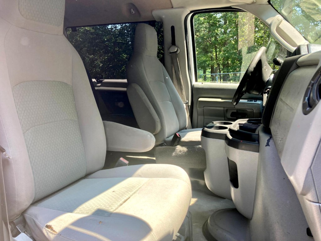 2013 Ford Econoline Image 39