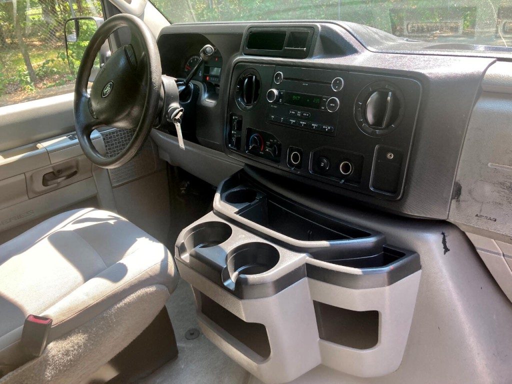 2013 Ford Econoline Image 40