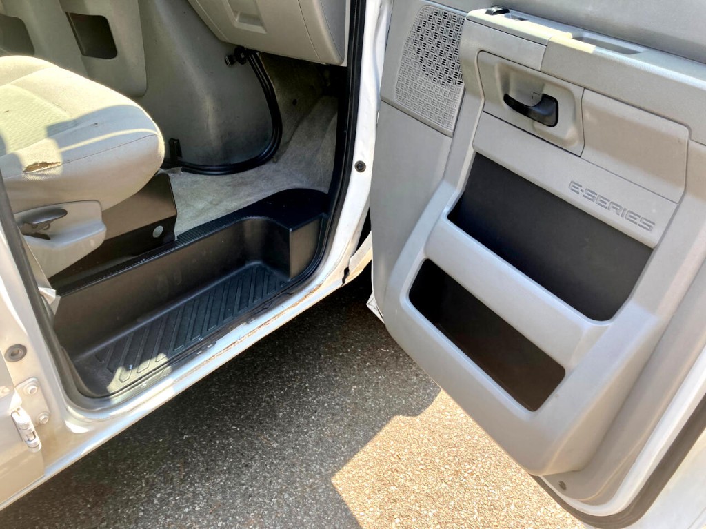 2013 Ford Econoline Image 41