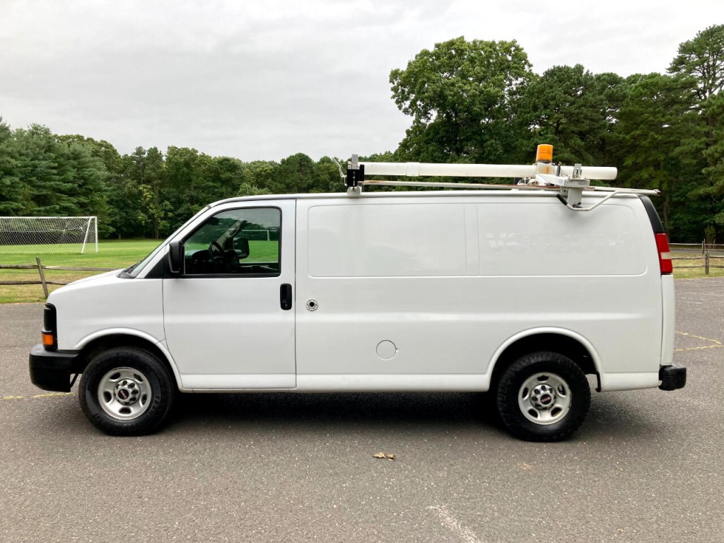 2011 Chevrolet Express Image 4