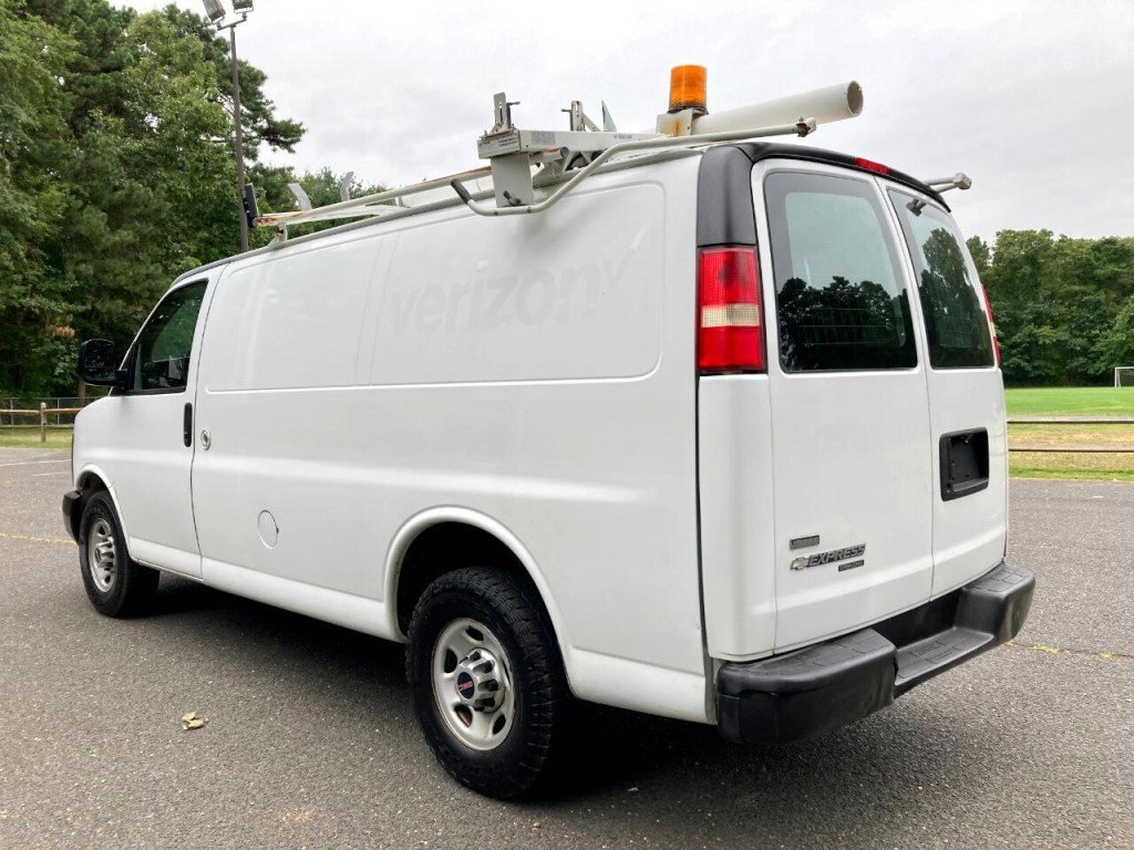 2011 Chevrolet Express Image 5