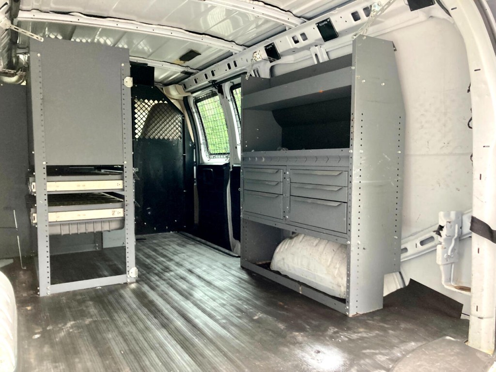 2011 Chevrolet Express Image 10