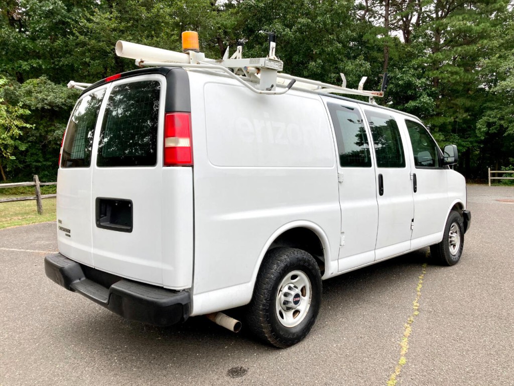 2011 Chevrolet Express Image 12