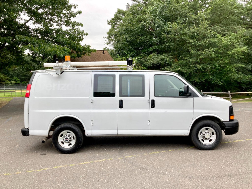2011 Chevrolet Express Image 13