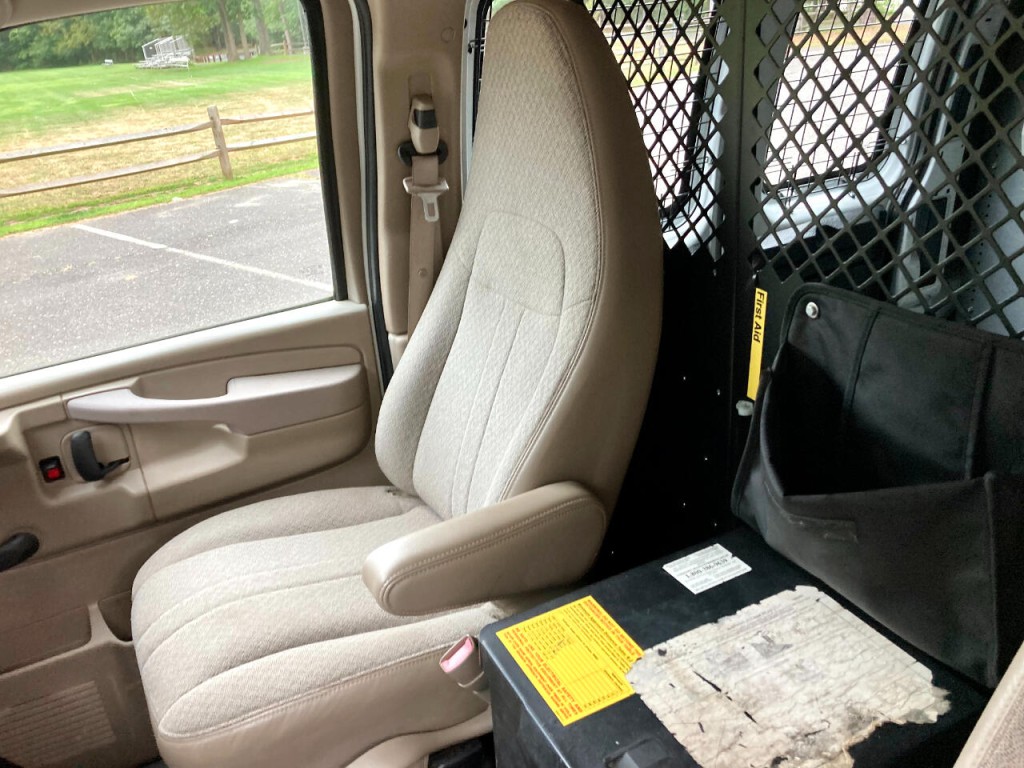 2011 Chevrolet Express Image 18