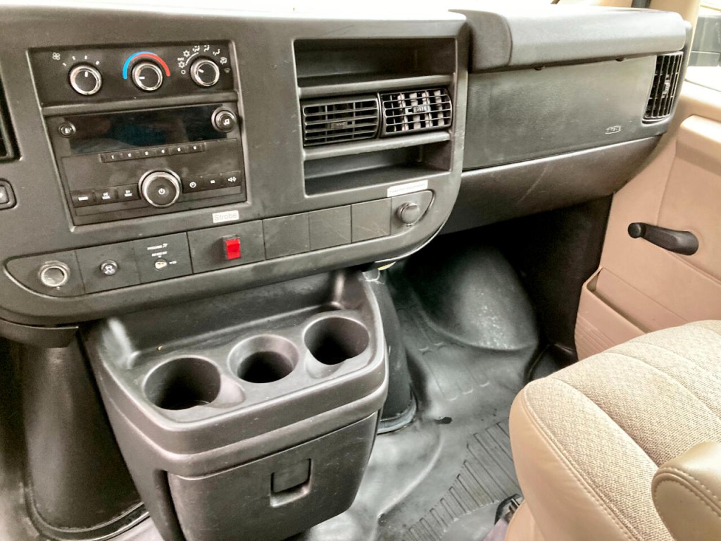 2011 Chevrolet Express Image 19