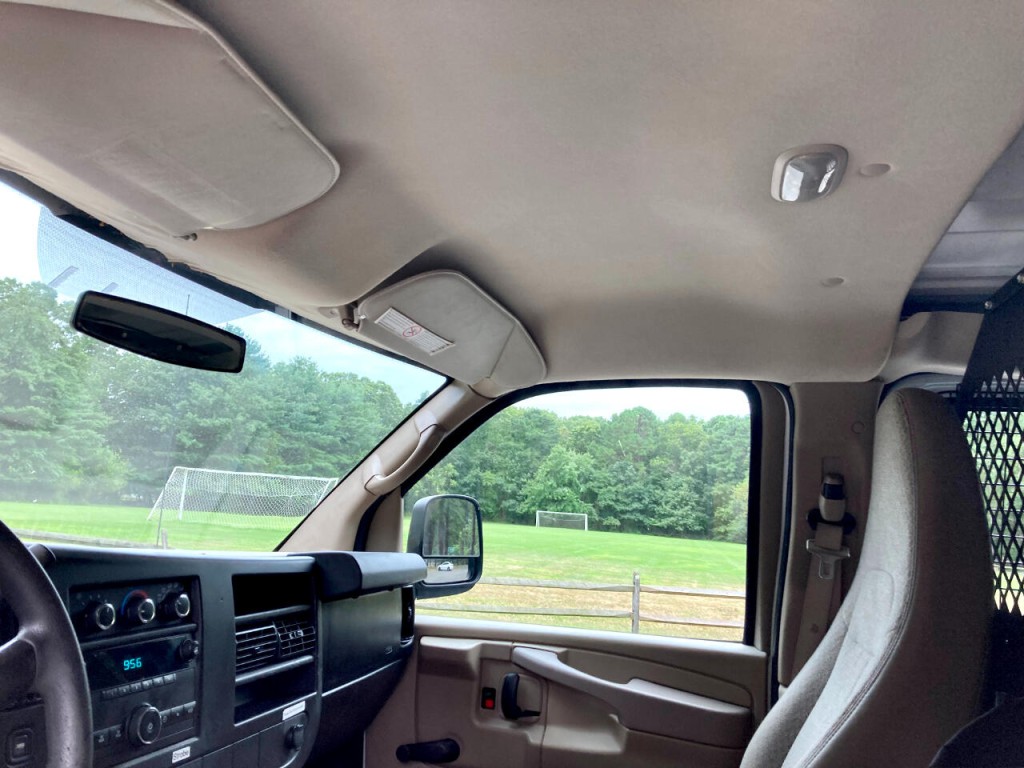 2011 Chevrolet Express Image 22