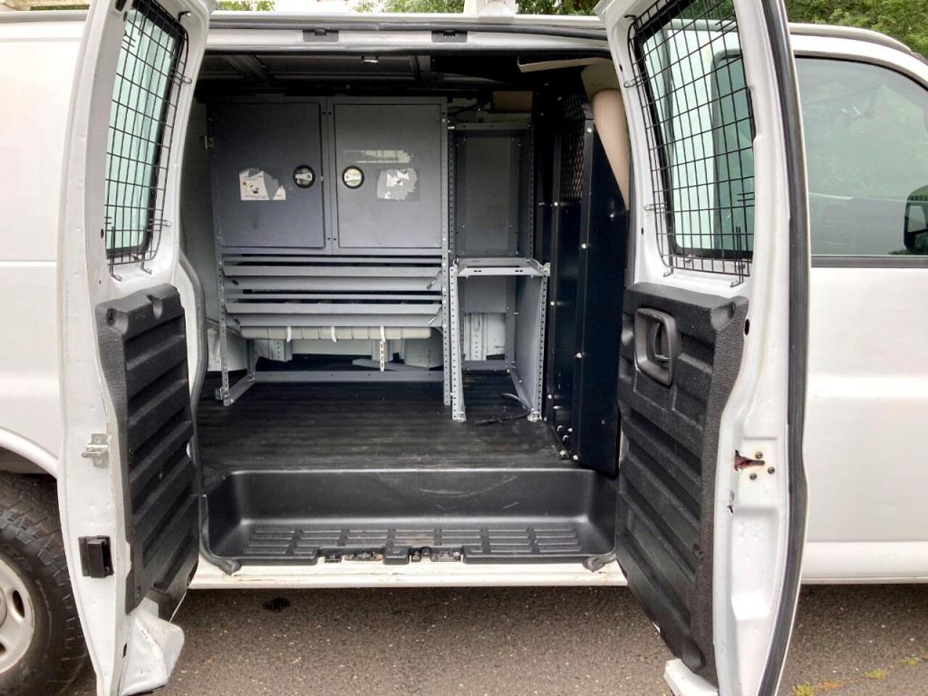 2011 Chevrolet Express Image 25